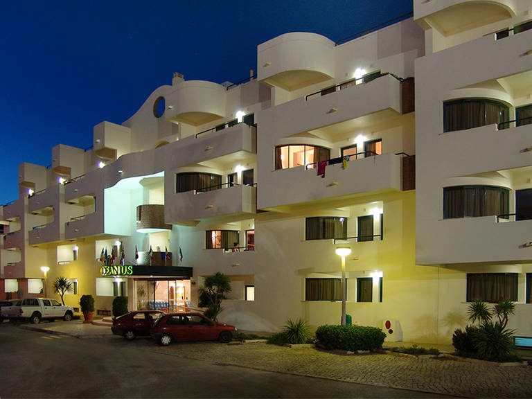 Oceanus Aparthotel 13