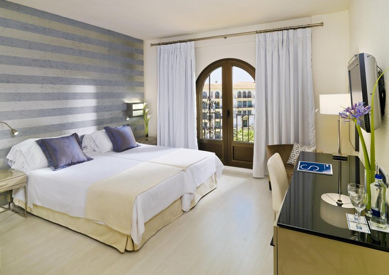 H10 Andalucia Plaza Hotel 7