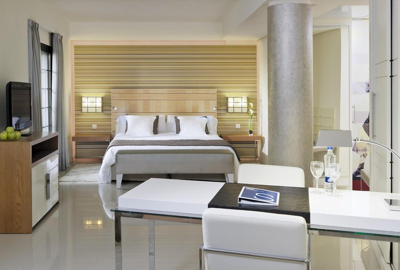 H10 Andalucia Plaza Hotel 9