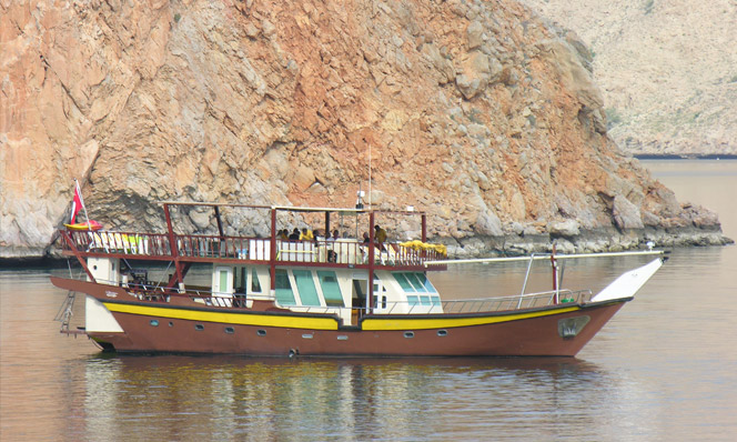 Red and Brown Dhow Afbeelding