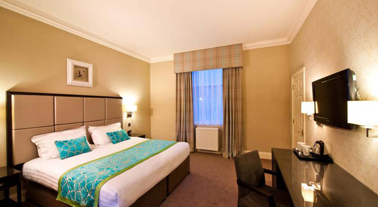 Holiday Inn Edinburgh City West 6