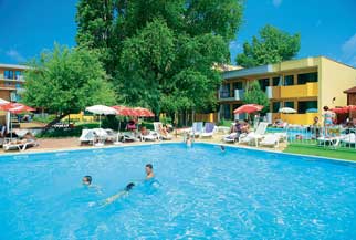 Hotel Glarus Beach 1