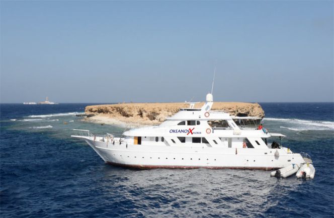 M/Y Okeanos Xplorer  Van Elphinstone tot Fury Shoals