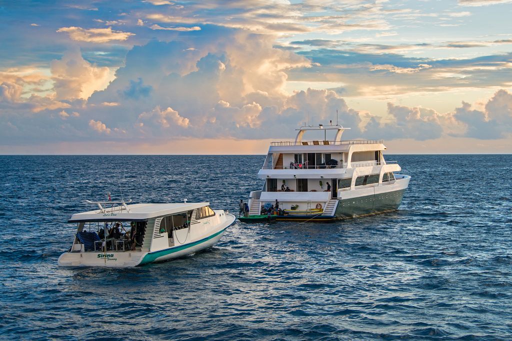 MV Emperor Leo  Best of Maldives