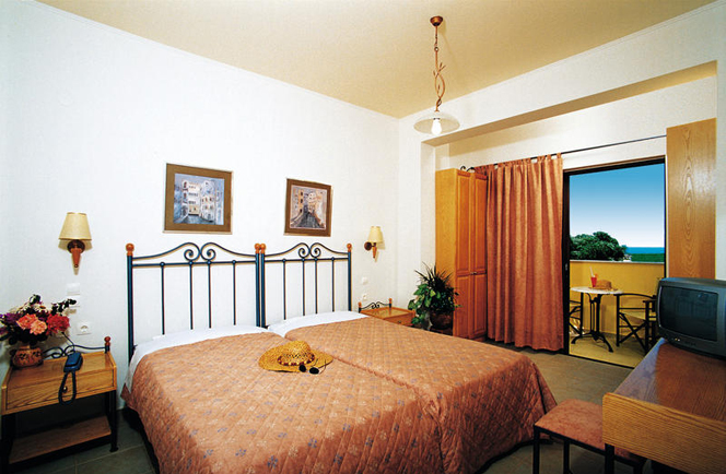 Althea Village Hotel en appartementen 0